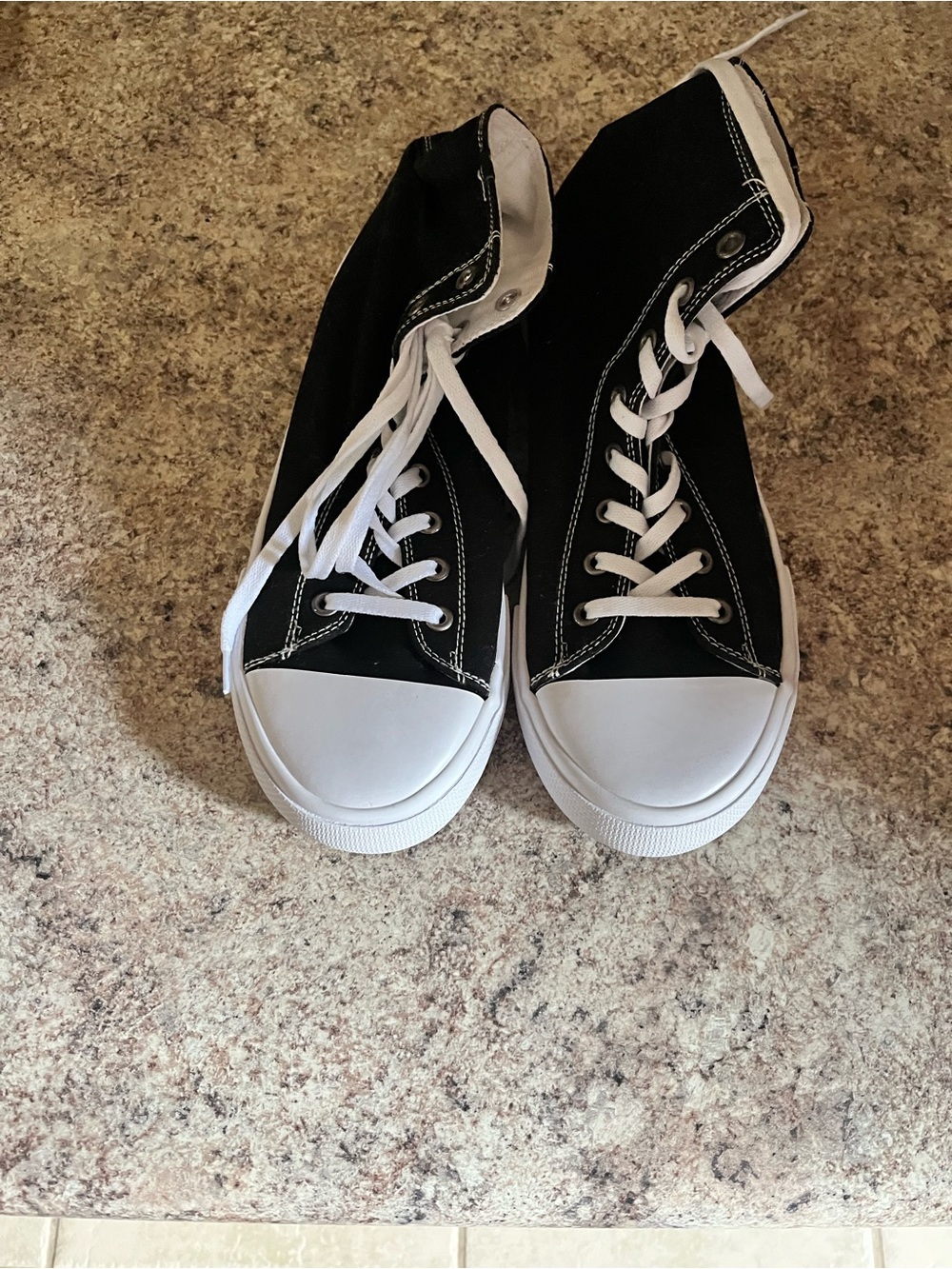 LUGZ Classic Black High-Top Canvas Sneakers with White Trim Size 8